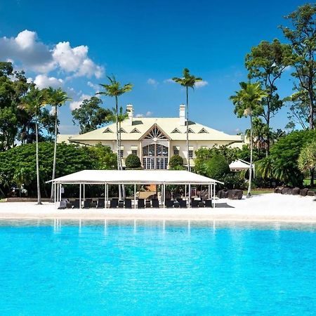 Intercontinental Sanctuary Cove Resort By Ihg Gold Coast Exterior photo The pool at the Sanctuary Cove International Boat Show