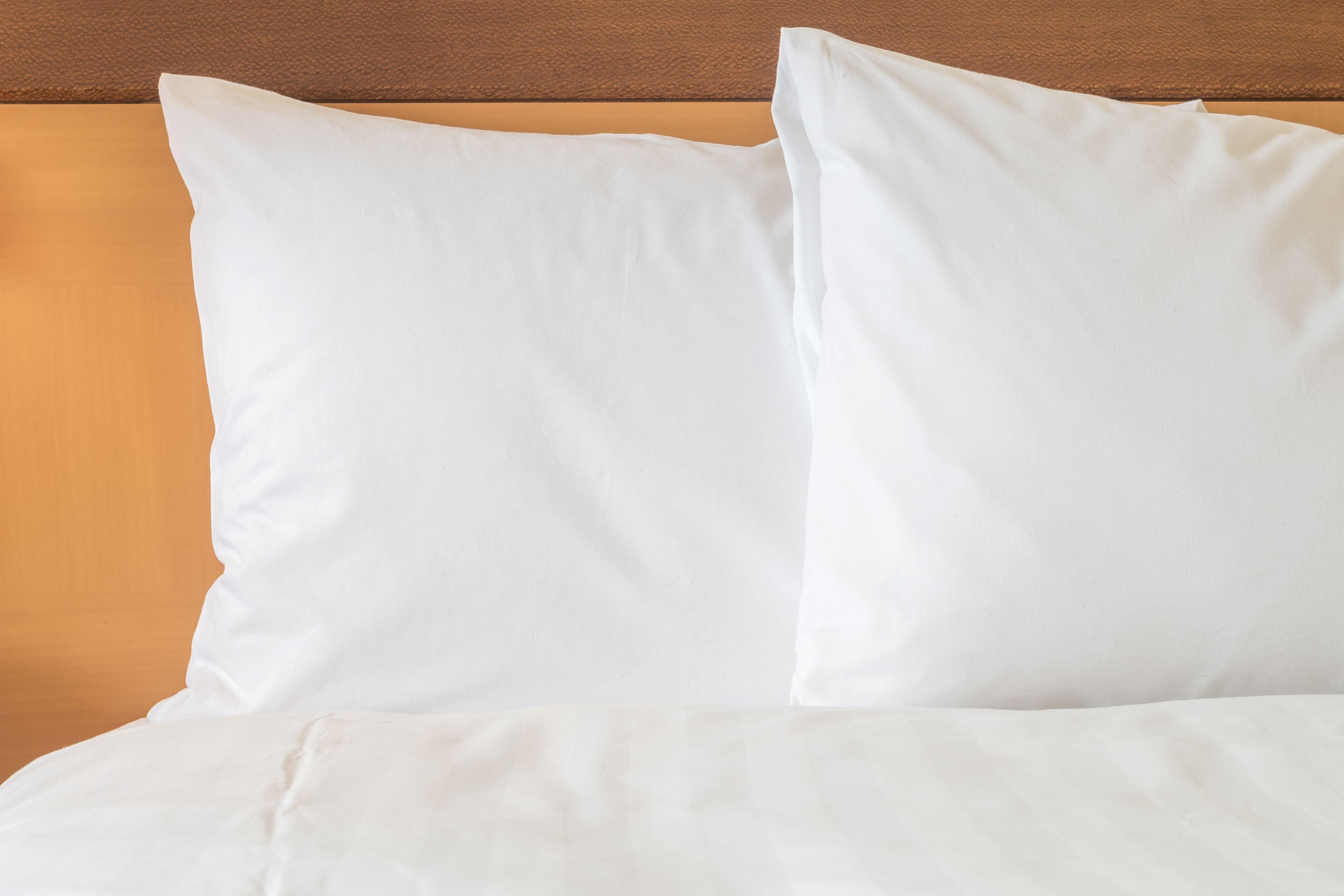 Intercontinental Sanctuary Cove Resort By Ihg Gold Coast Exterior photo Two pillows on a bed