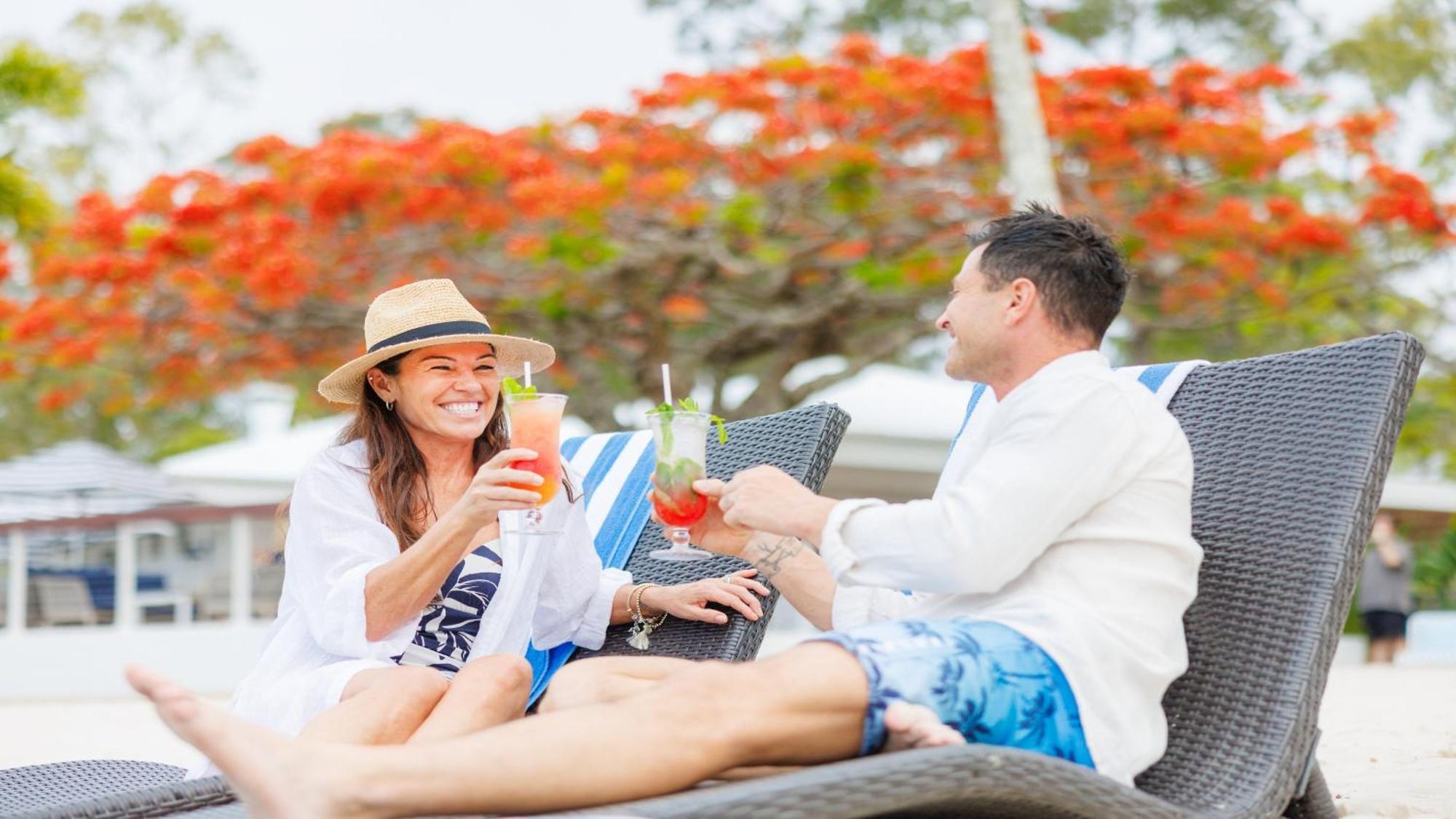Intercontinental Sanctuary Cove Resort By Ihg Gold Coast Exterior photo A couple relaxing at a resort