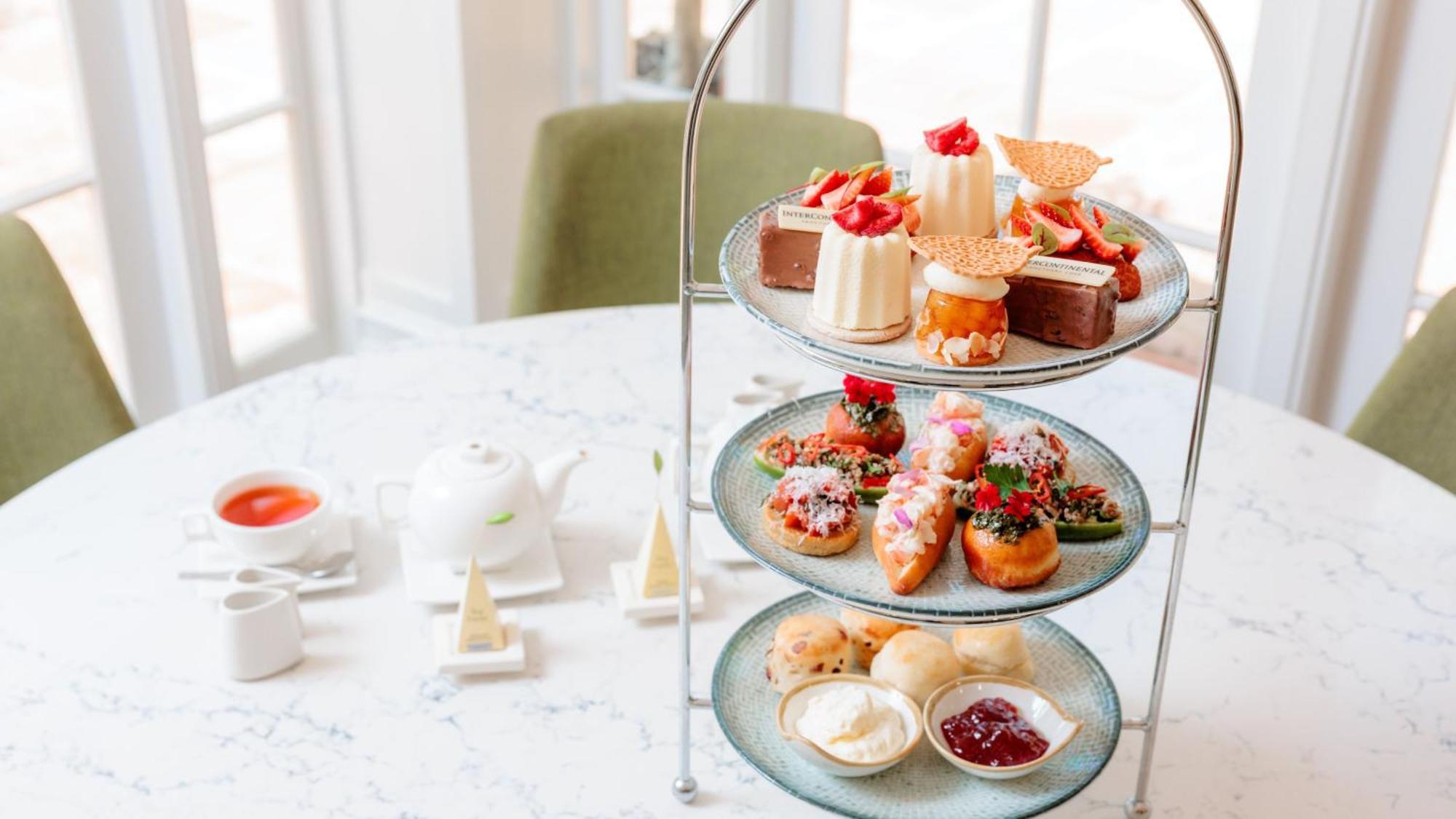 Intercontinental Sanctuary Cove Resort By Ihg Gold Coast Exterior photo Afternoon tea at the InterContinental Sydney